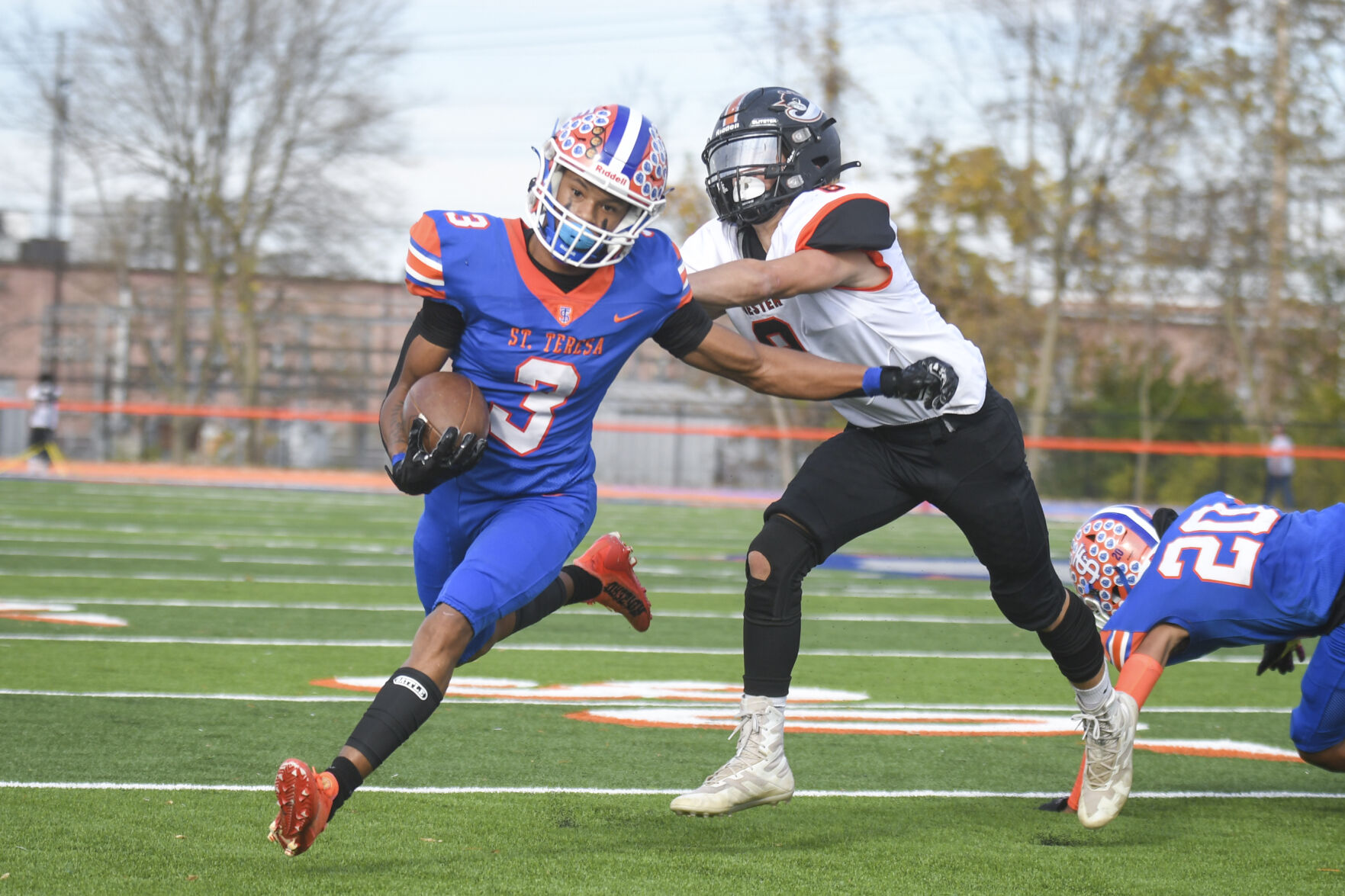 103022-dec-spt-st-teresa-football-gallery_01.JPG